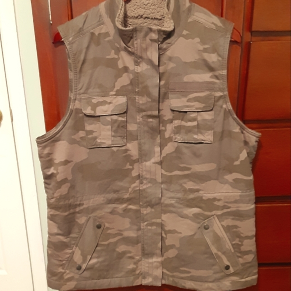 Womens Sonoma Camo Vest, size XL, EUC